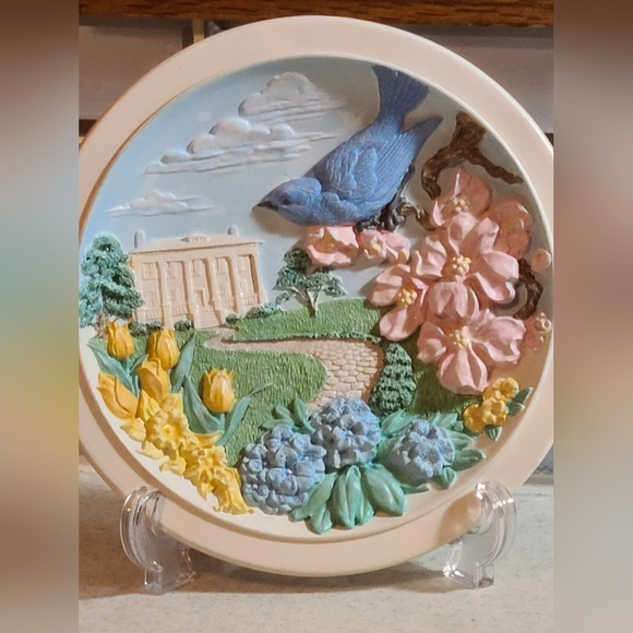 AVON OBRIEN SOURCE OF FINE COLLECTIBLES ARTISTIC MAJOLICA PLATE!  -… - Picture 5 of 9